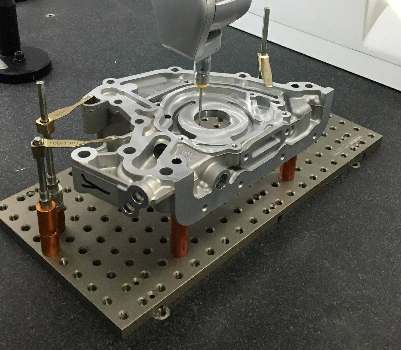 快三导师带计划赚钱三坐标柔性夹具及其应用(图2)