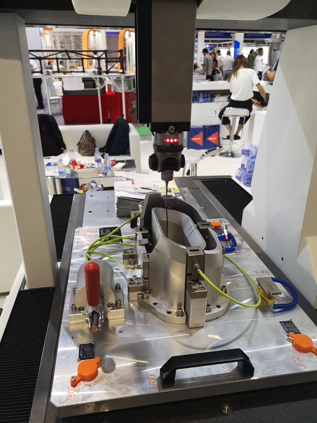 大放异彩 | 快三导师带计划赚钱三坐标多样亮相DMC 2019模具展(图2)