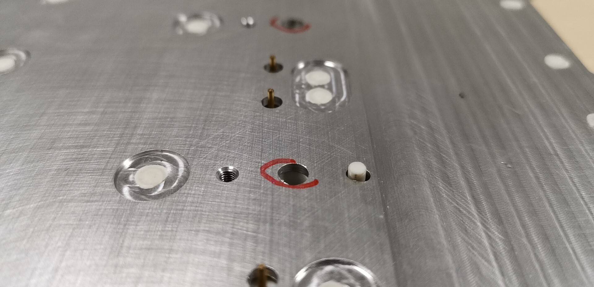 振子蘑菇头的缺陷(图1) 振子蘑菇头的缺陷(图1)